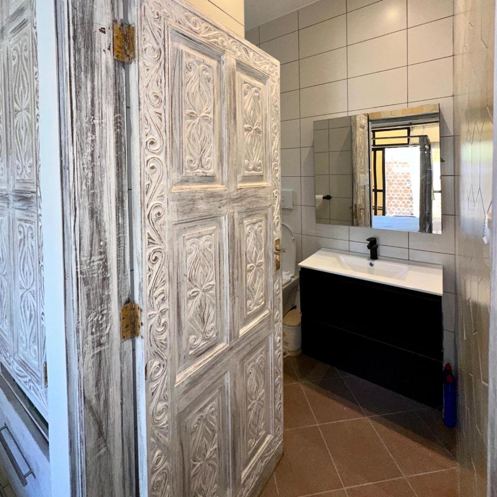 Amani Luxury Apartments Момбаса Экстерьер фото