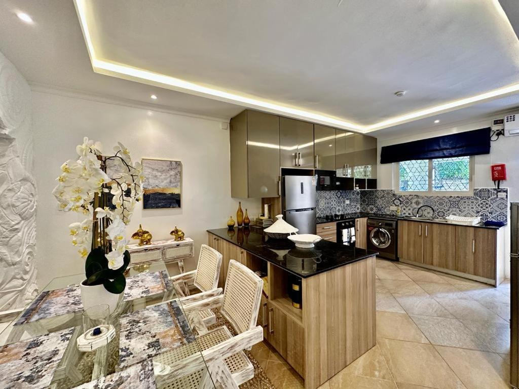 Amani Luxury Apartments Момбаса Экстерьер фото