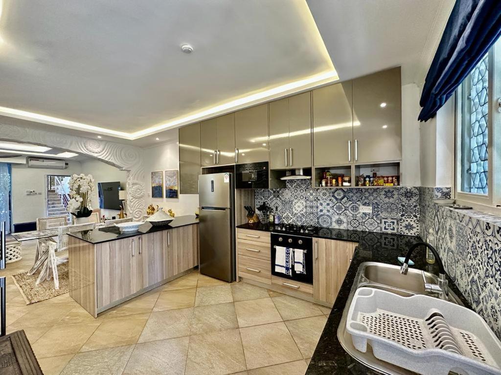 Amani Luxury Apartments Момбаса Экстерьер фото